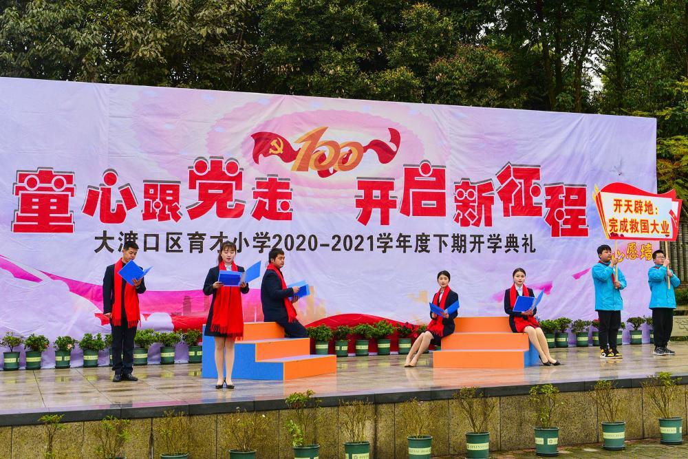 婧婧整理卧室